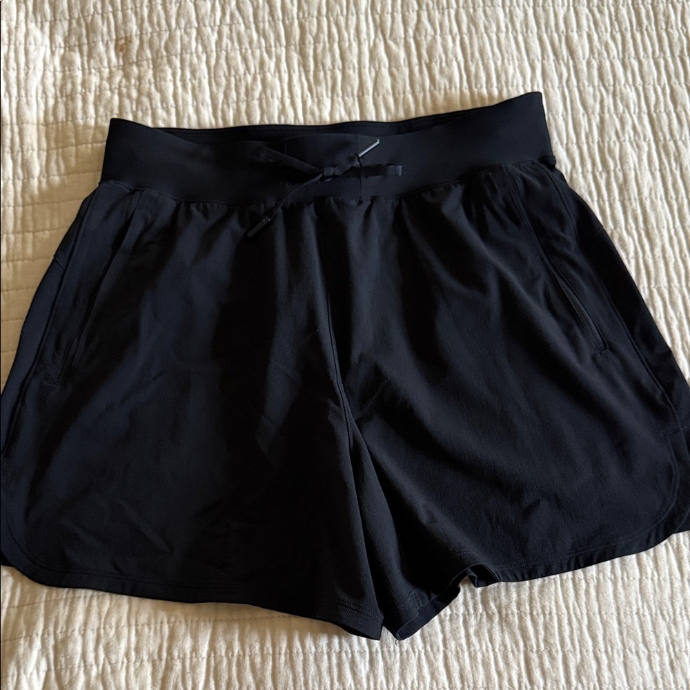 lululemon License to Train High- Rise Short 4”